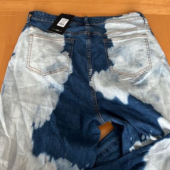 NWT SIZE 11 CLOUDY DAZE BLEACH STRAIGHT LEG JEANS - Picture 9 of 10